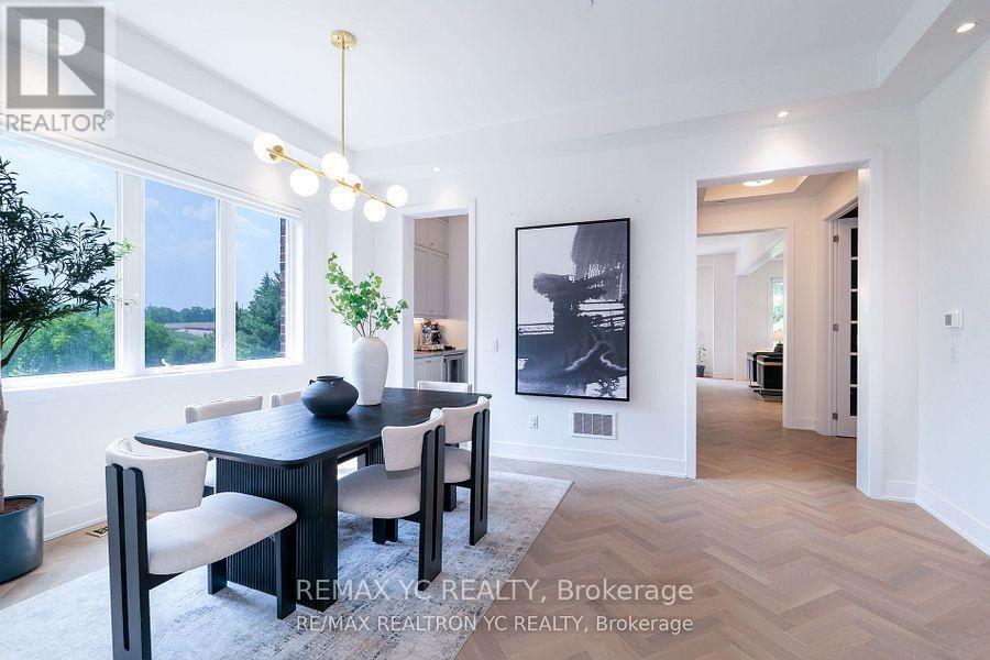 Photo 7 of 216 Sikura Circle, Aurora ON