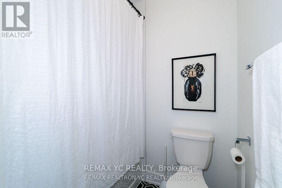 Photo 31 of 216 Sikura Circle, Aurora ON