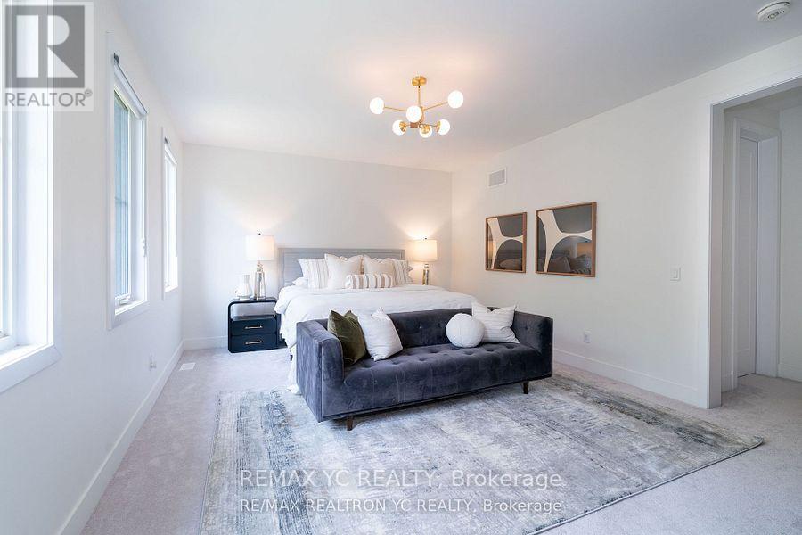 Photo 21 of 216 Sikura Circle, Aurora ON