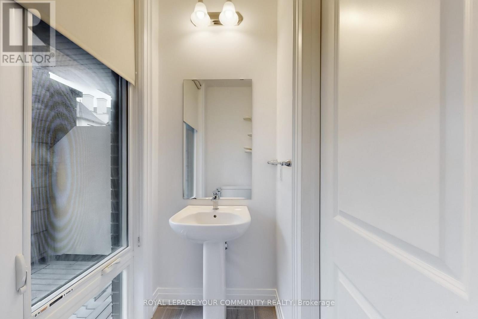 Photo 18 of 32 Globemaster Lane, Richmond Hill ON