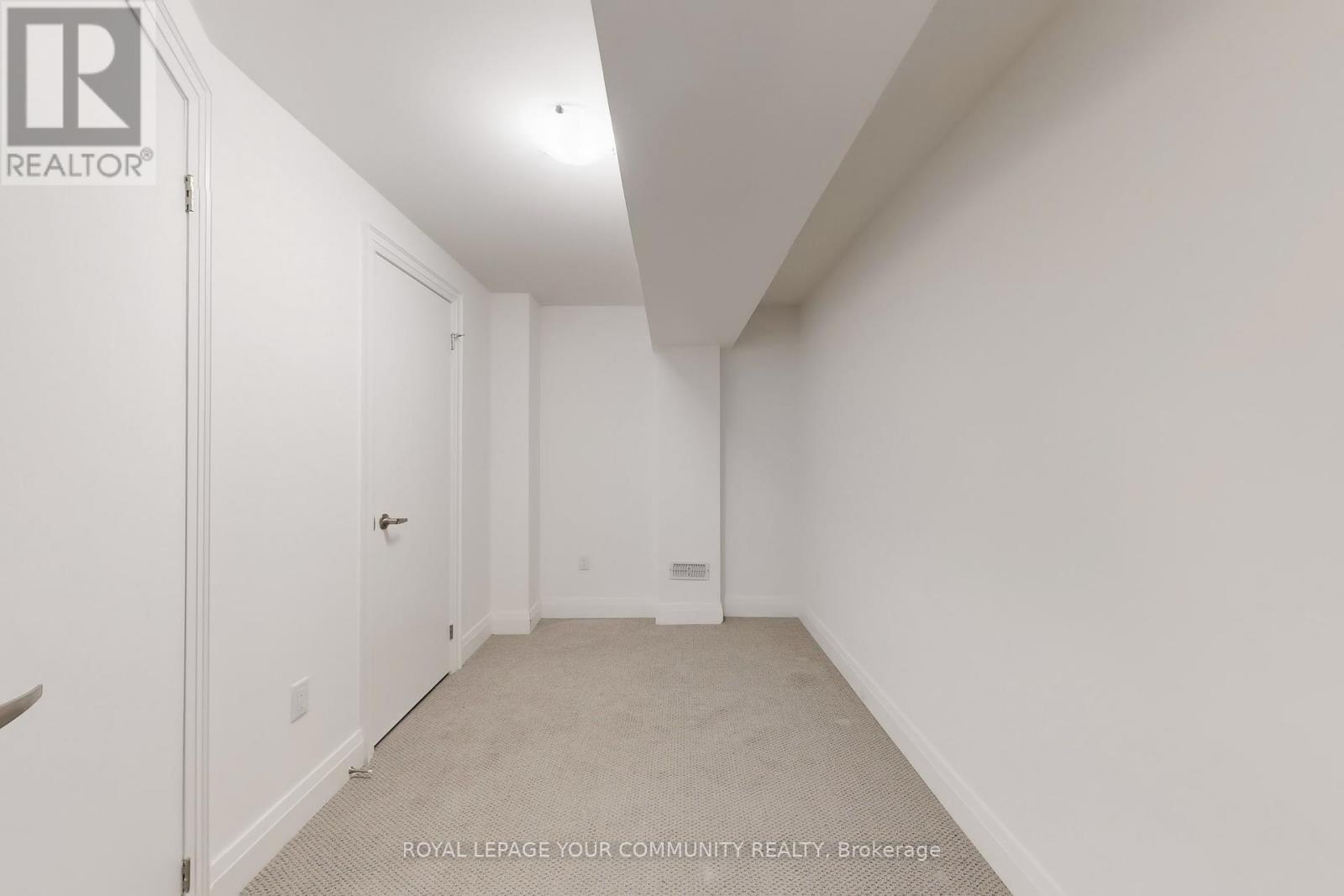 Photo 21 of 32 Globemaster Lane, Richmond Hill ON