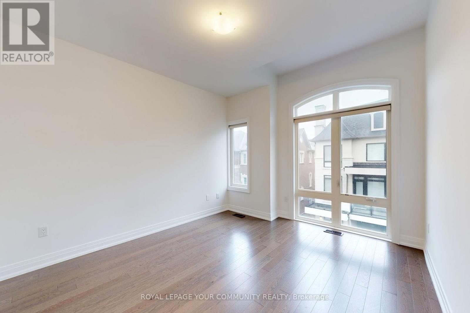 Photo 10 of 32 Globemaster Lane, Richmond Hill ON