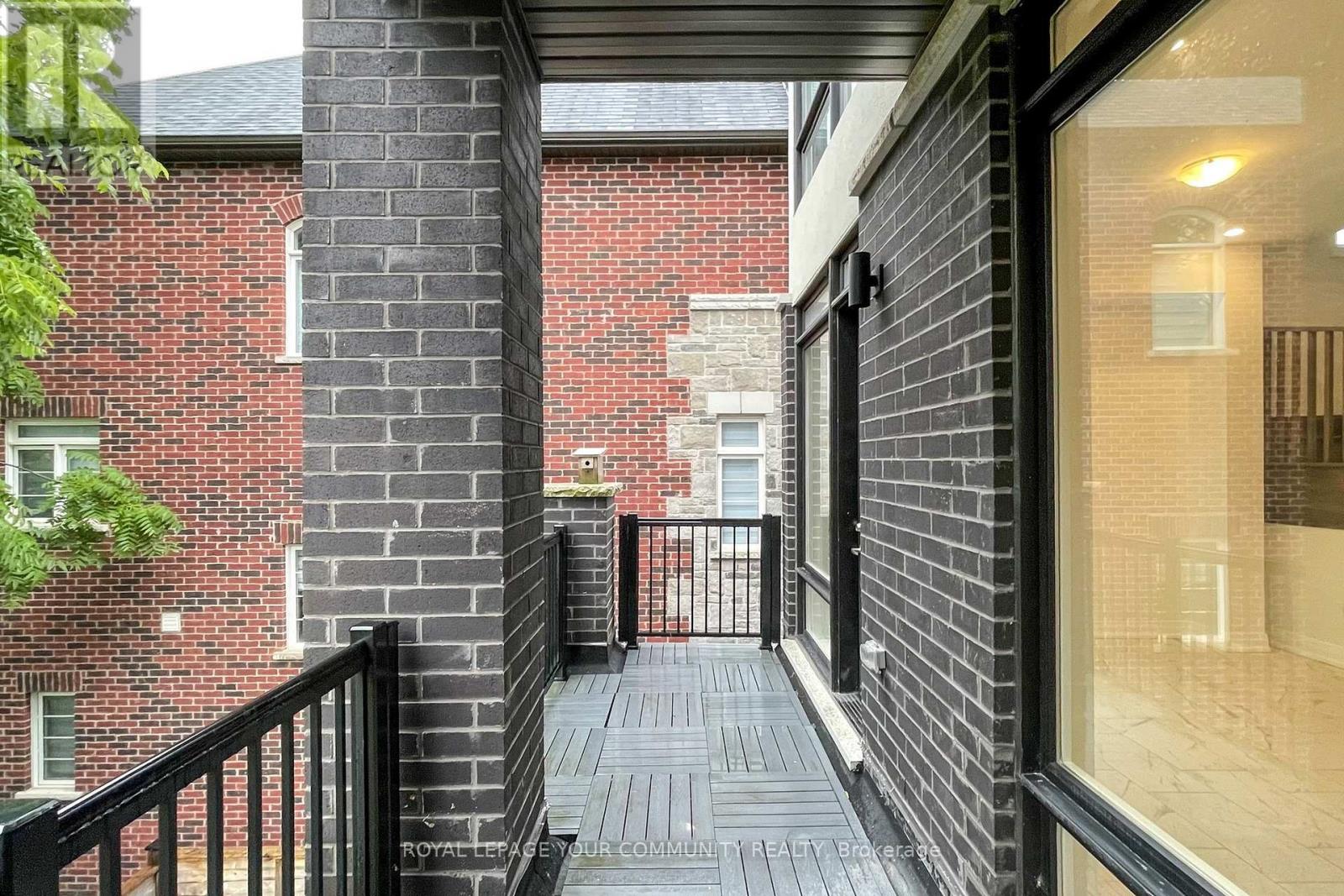 Photo 25 of 32 Globemaster Lane, Richmond Hill ON