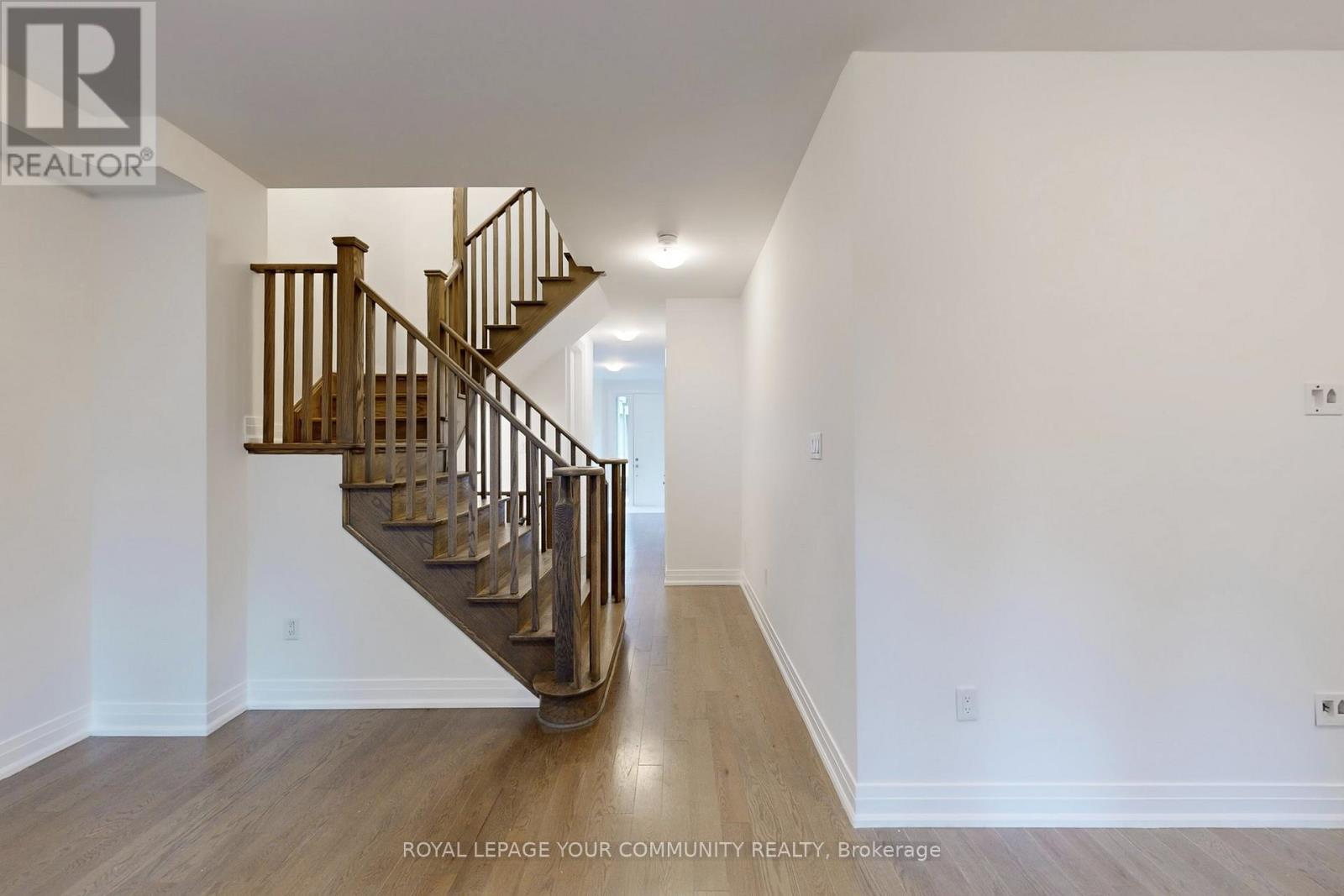 Photo 42 of 32 Globemaster Lane, Richmond Hill ON