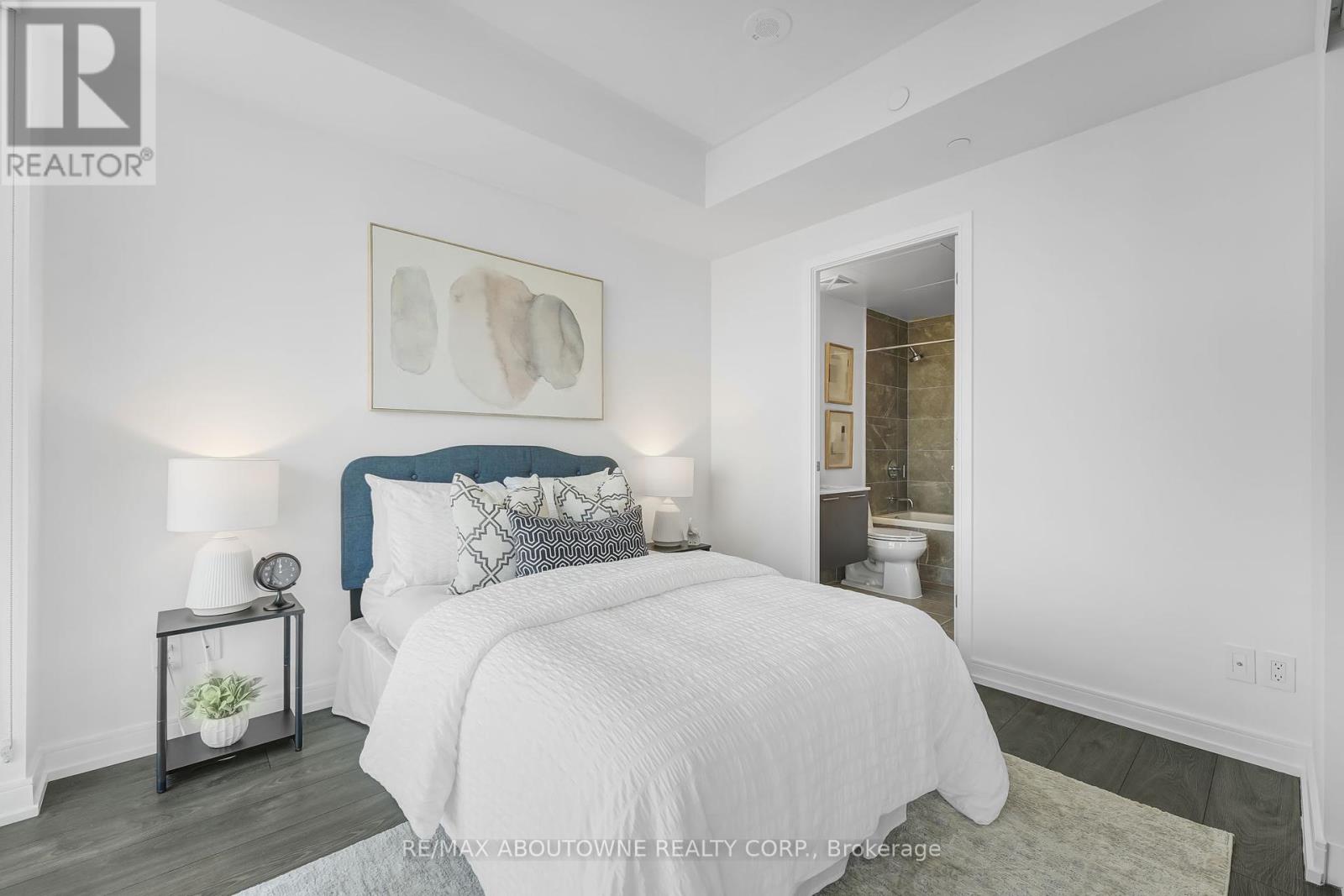 Photo 11 of 1802 3 Gloucester Street, Toronto ON
