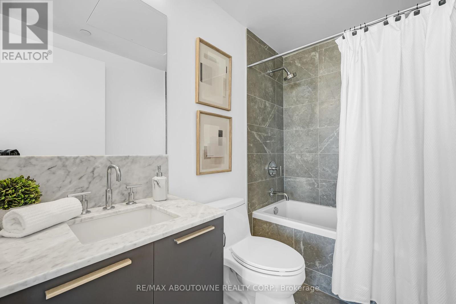 Photo 13 of 1802 3 Gloucester Street, Toronto ON