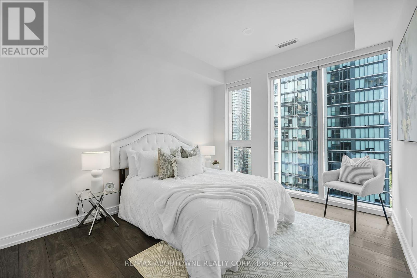 Photo 15 of 1802 3 Gloucester Street, Toronto ON