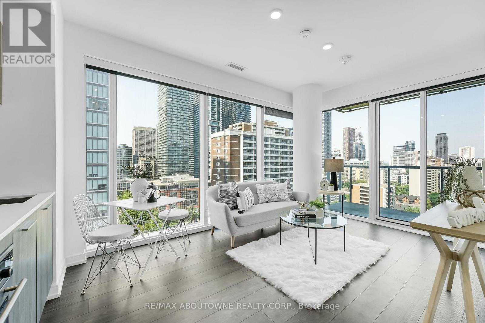 Photo 5 of 1802 3 Gloucester Street, Toronto ON