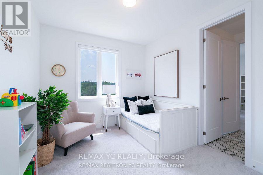 Photo 25 of 216 Sikura Circle, Aurora ON
