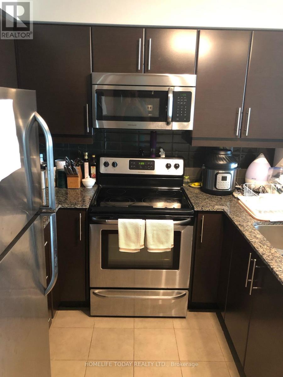 Photo 3 of 809 33 Bay Street, Toronto ON