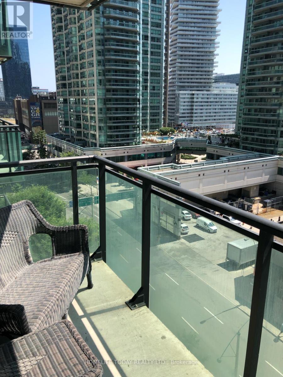 Photo 8 of 809 33 Bay Street, Toronto ON