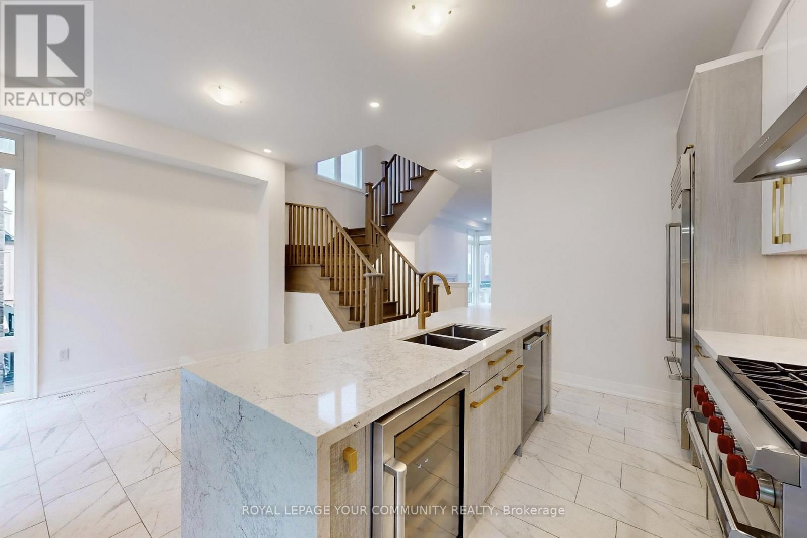 Photo 49 of 32 Globemaster Lane, Richmond Hill ON