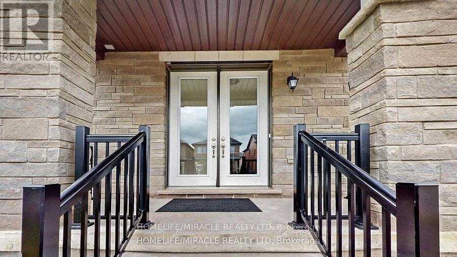 Photo 3 of 26 Calabria Drive, Caledon ON