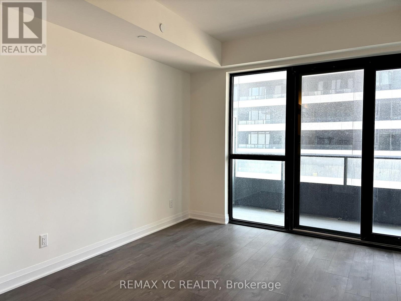 Photo 3 of 1610 4015 The Exchange, Mississauga ON