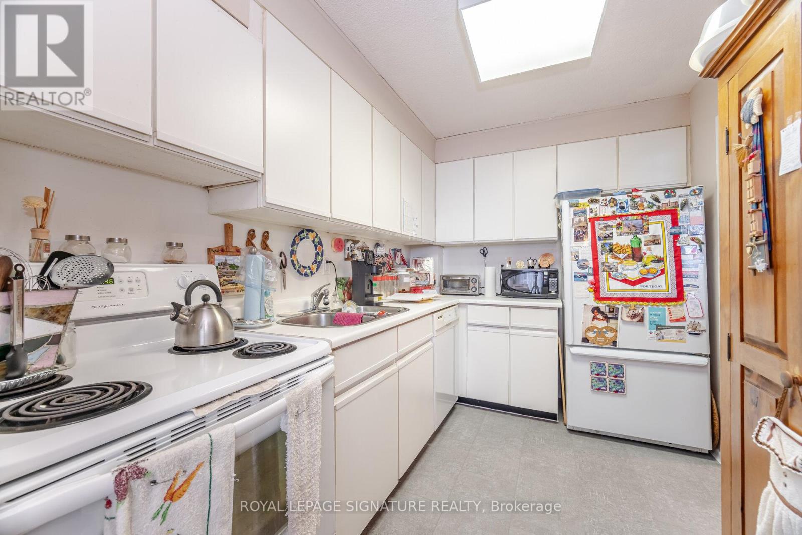 Photo 18 of 1110 541 Blackthorn Avenue, Toronto ON