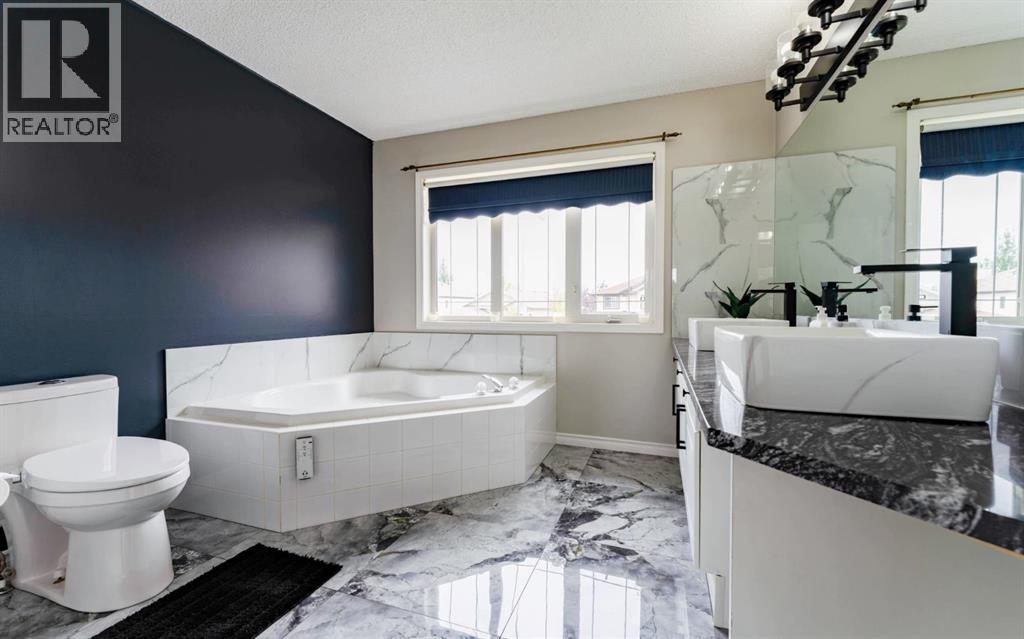 Photo 18 of 276 Fairways Bay Nw, Airdrie AB