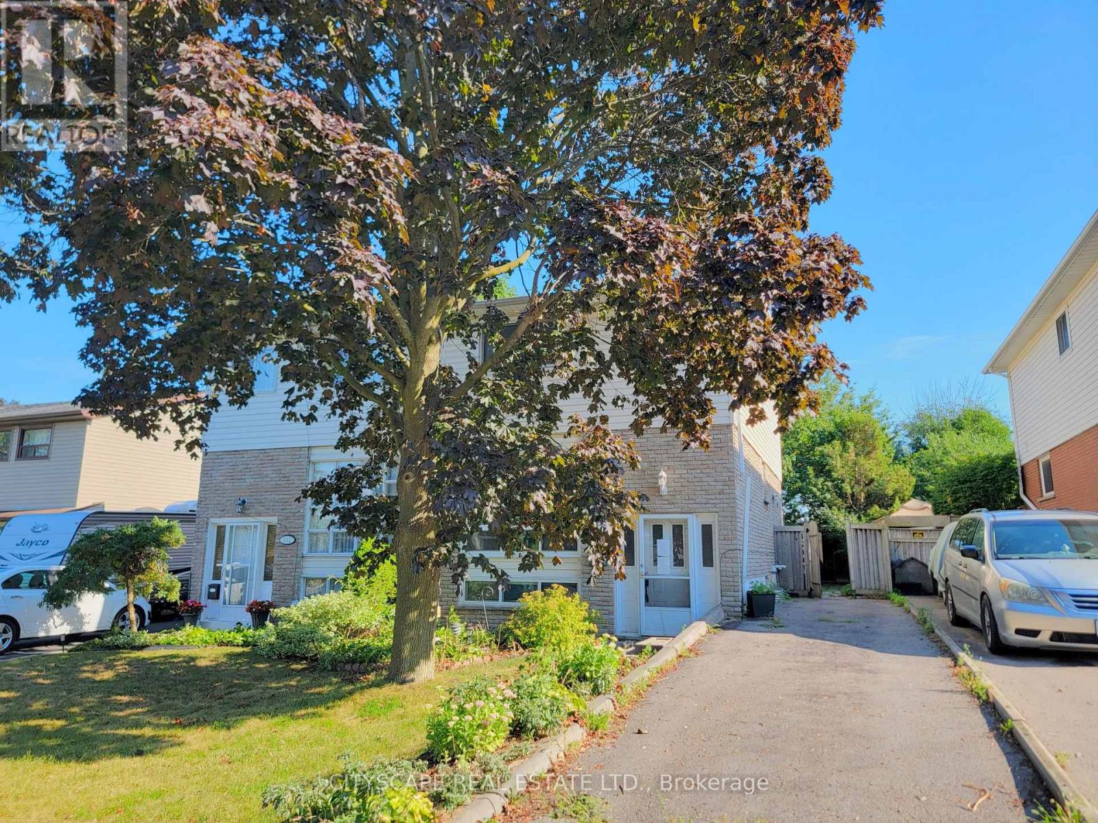 Photo 3 of 350 Vancouver Crescent, Oshawa ON
