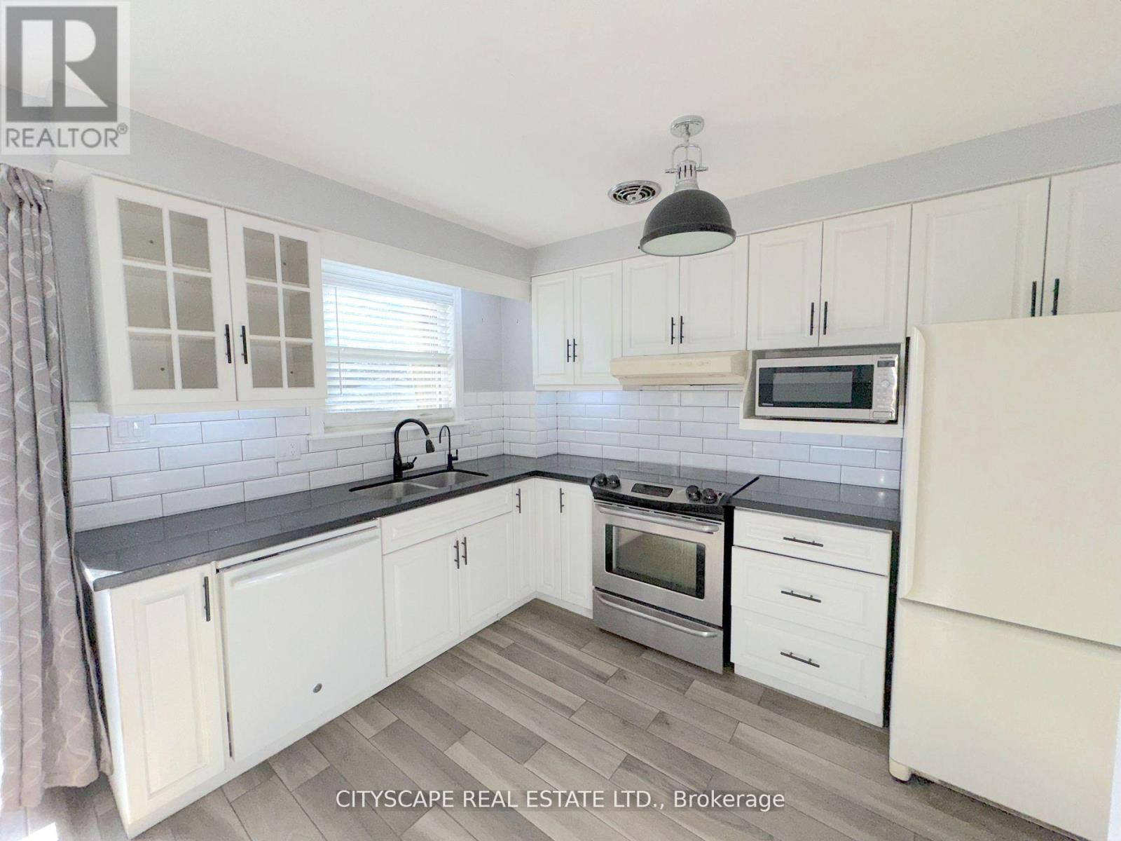 Photo 9 of 350 Vancouver Crescent, Oshawa ON