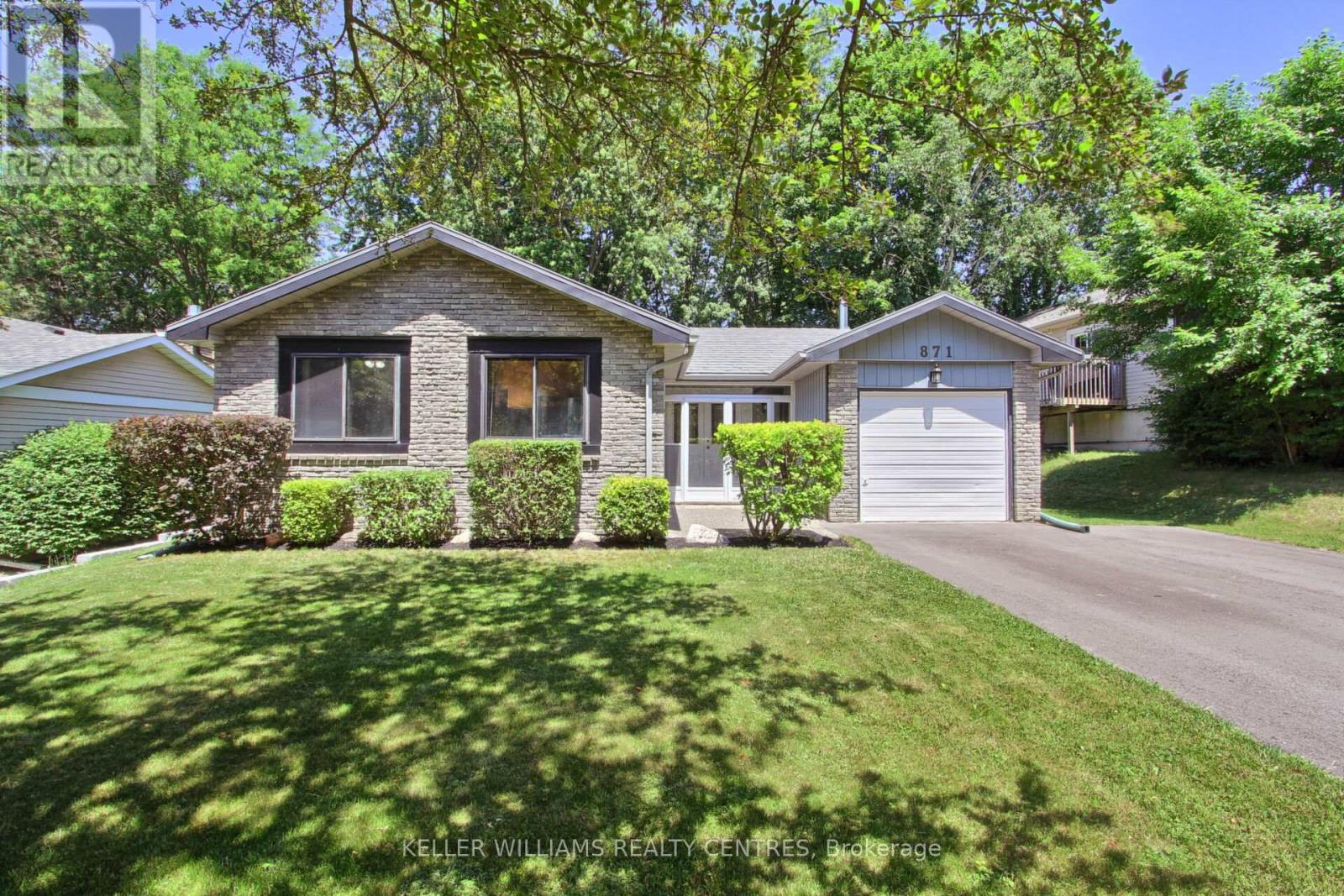 Photo 1 of 871 Elgin Street, Newmarket ON
