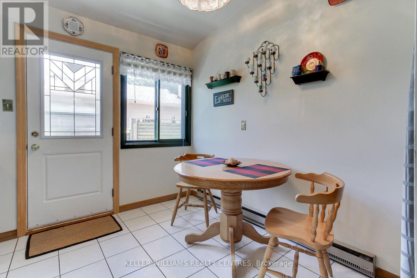 Photo 11 of 871 Elgin Street, Newmarket ON