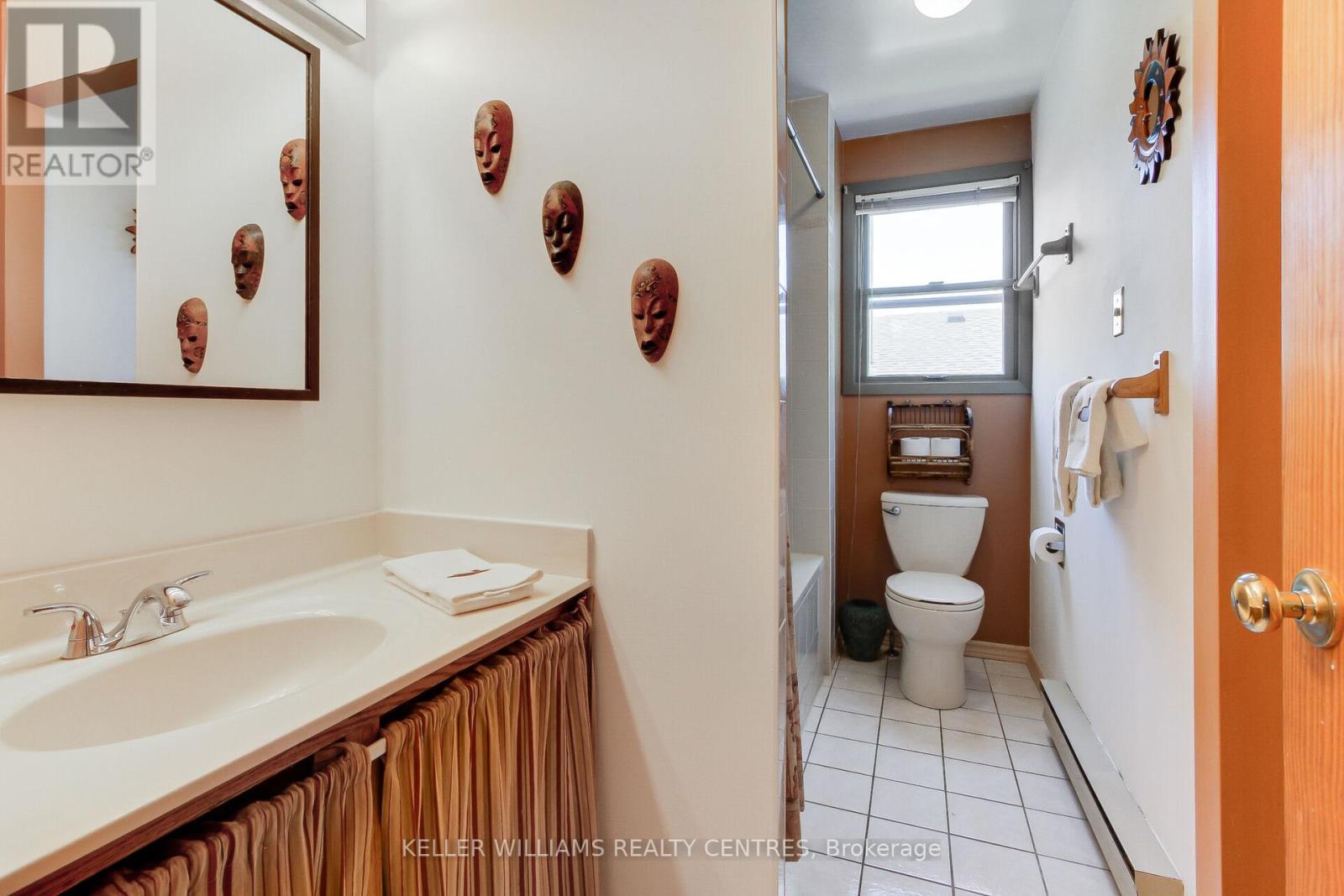 Photo 20 of 871 Elgin Street, Newmarket ON