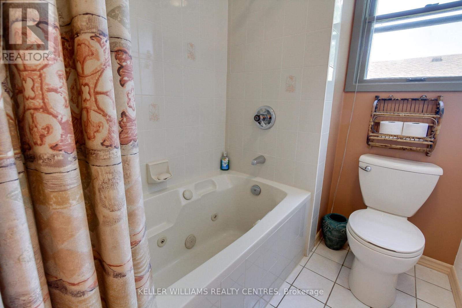 Photo 21 of 871 Elgin Street, Newmarket ON