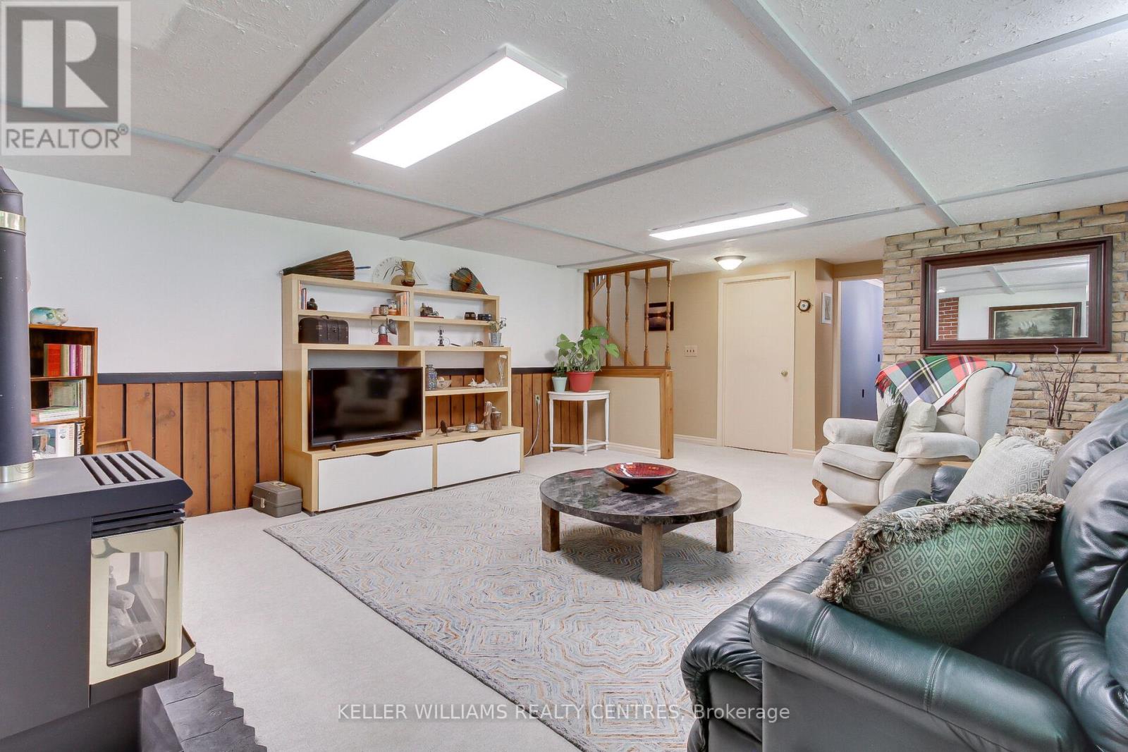 Photo 24 of 871 Elgin Street, Newmarket ON