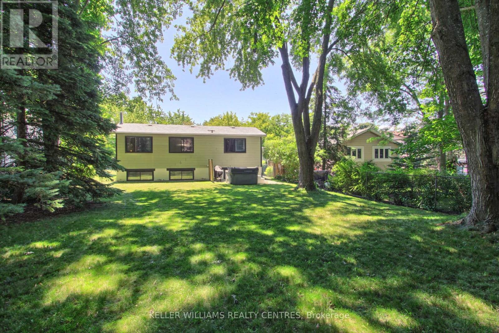 Photo 29 of 871 Elgin Street, Newmarket ON