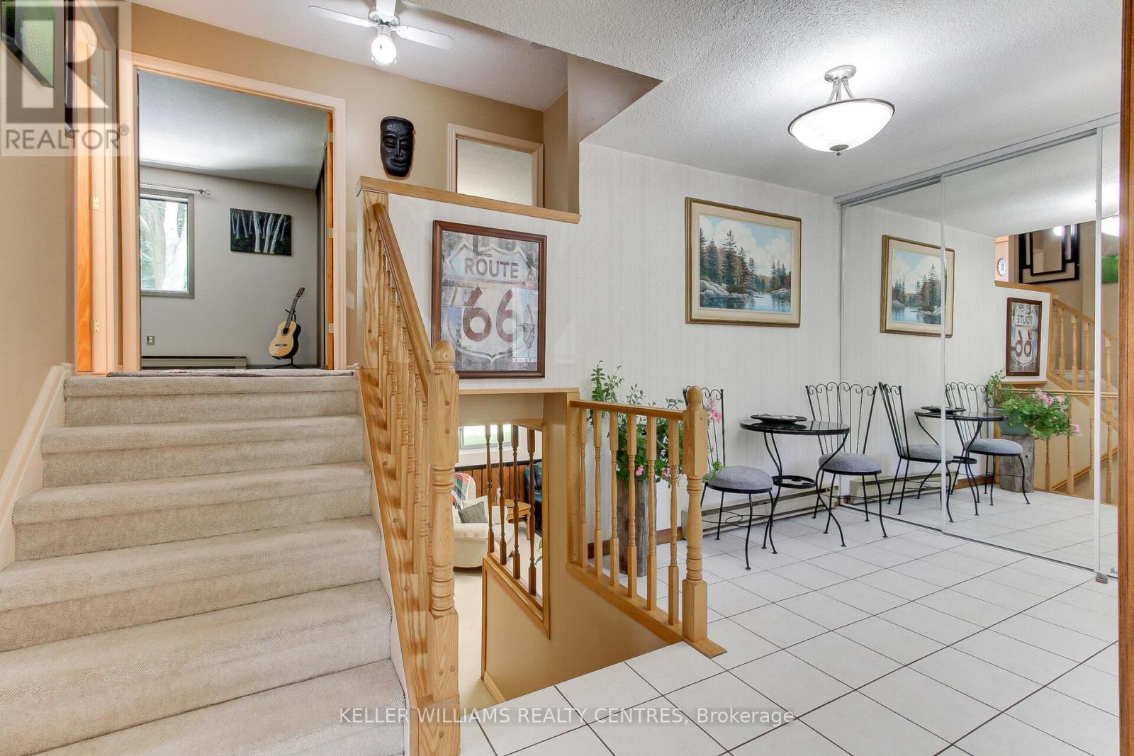 Photo 4 of 871 Elgin Street, Newmarket ON