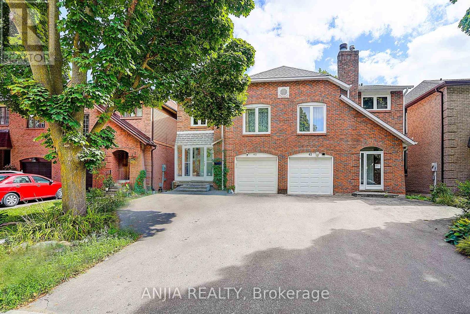 Photo 1 of 40 Foxglove Court, Markham ON