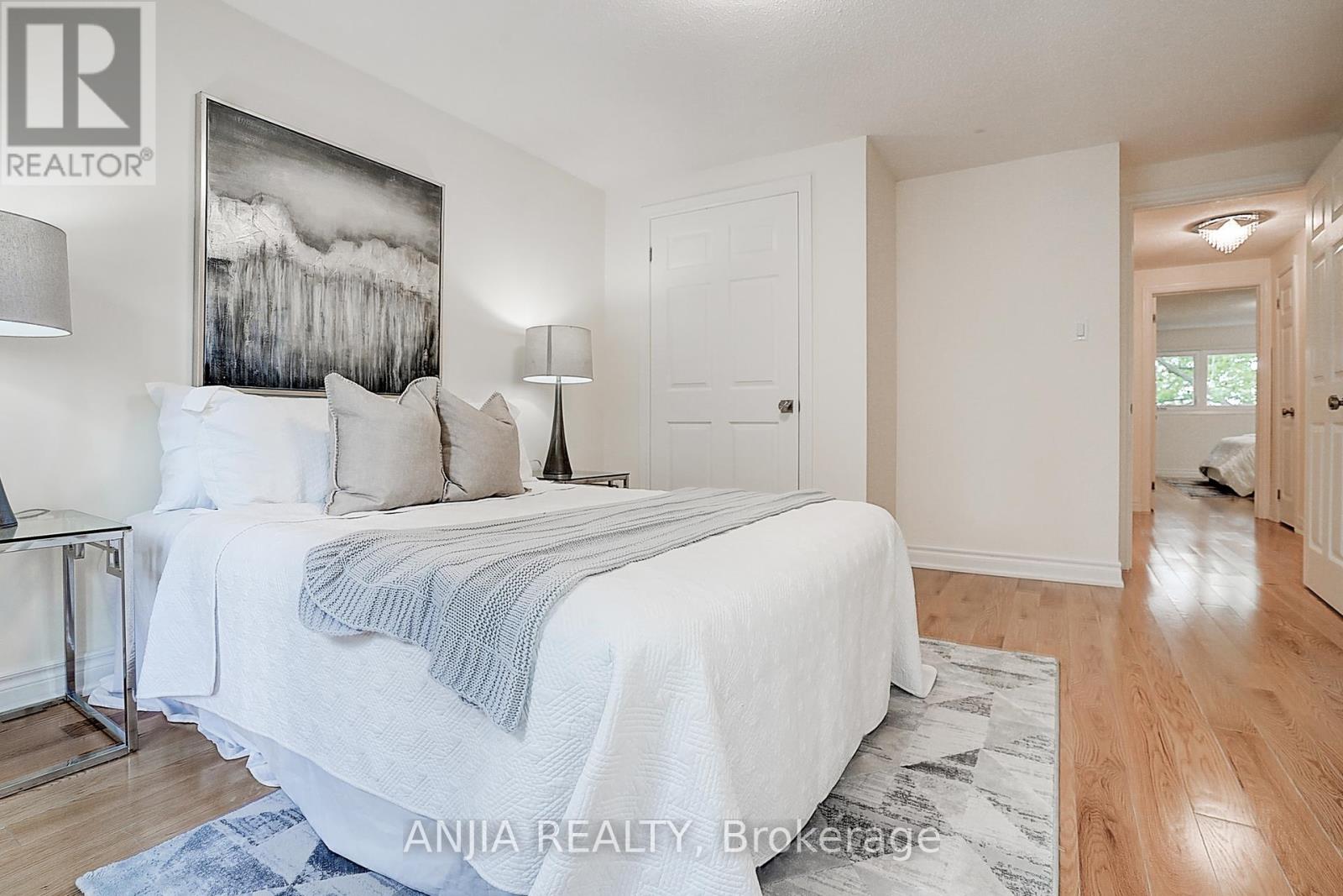 Photo 22 of 40 Foxglove Court, Markham ON