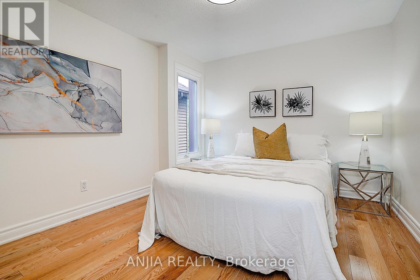 Photo 23 of 40 Foxglove Court, Markham ON