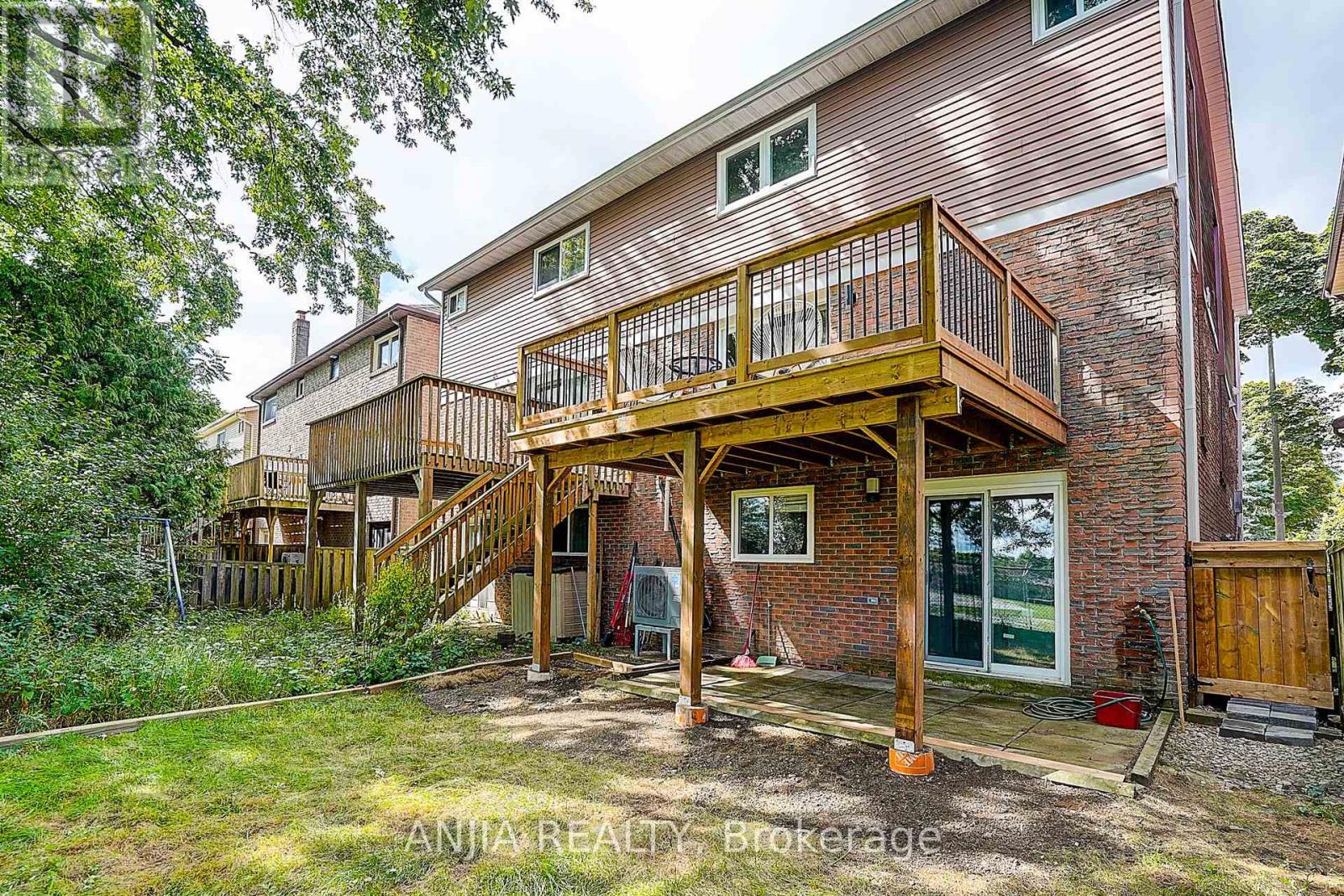Photo 29 of 40 Foxglove Court, Markham ON