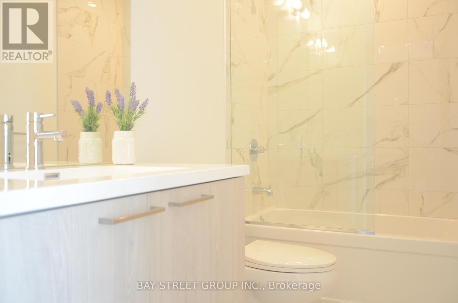 Photo 7 of 6503 225 Commerce Street, Vaughan ON