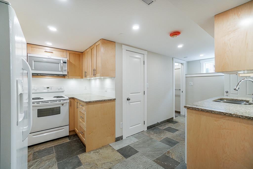 Photo 7 of 14686 St Andrews Drive, Surrey BC