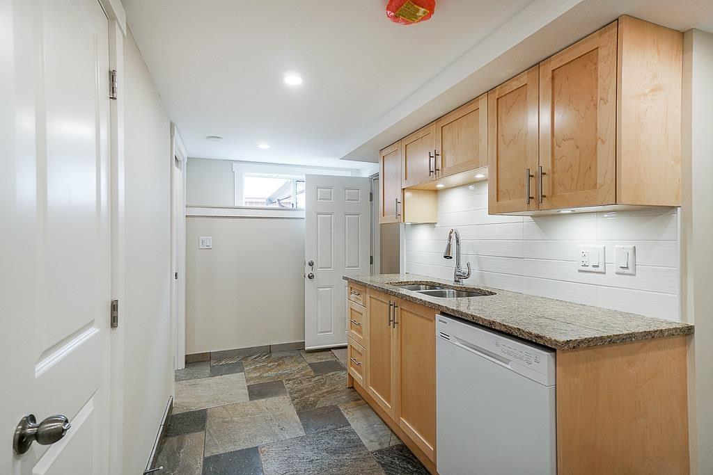 Photo 5 of 14686 St Andrews Drive, Surrey BC