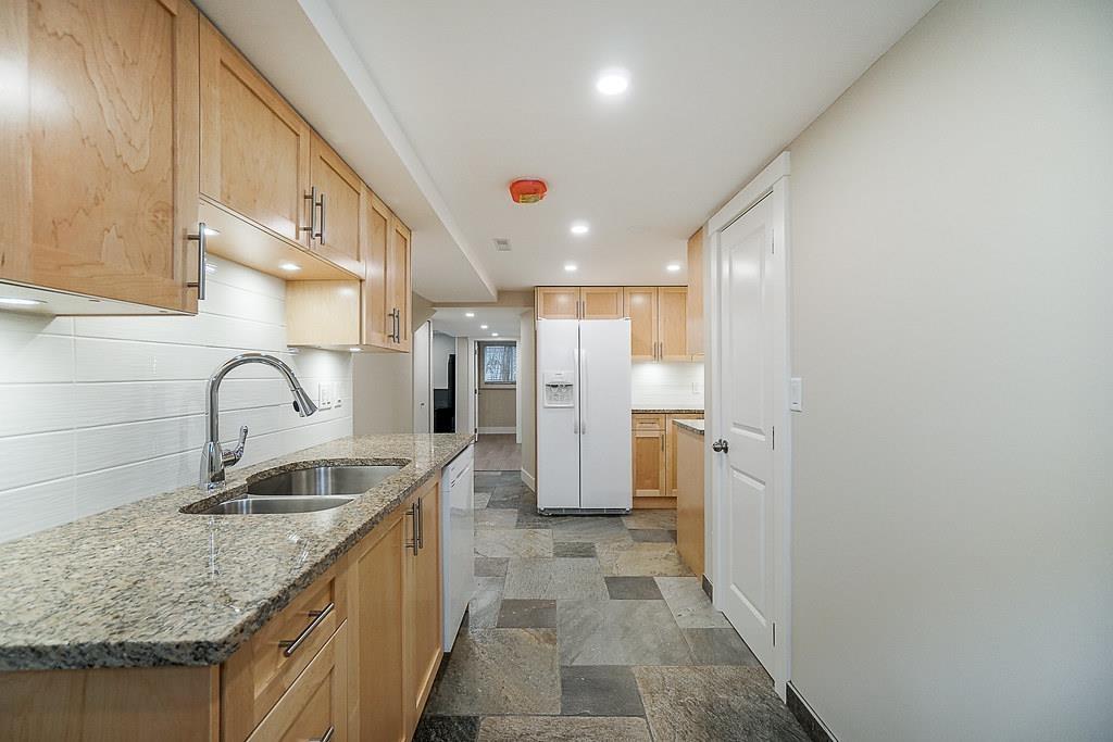 Photo 4 of 14686 St Andrews Drive, Surrey BC
