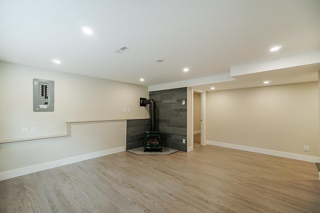 Photo 33 of 14686 St Andrews Drive, Surrey BC