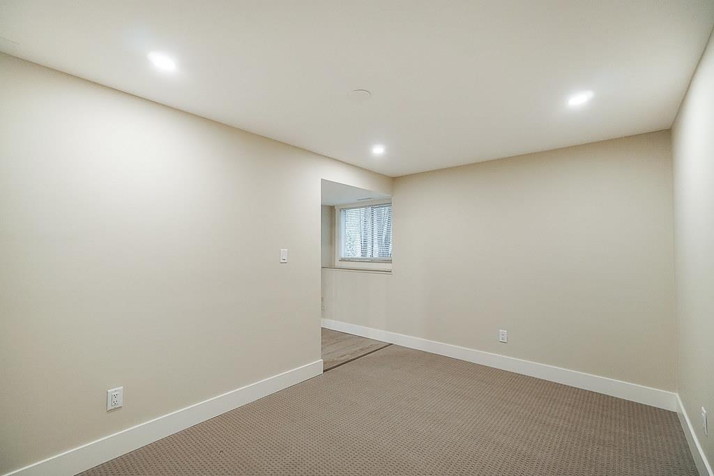Photo 37 of 14686 St Andrews Drive, Surrey BC