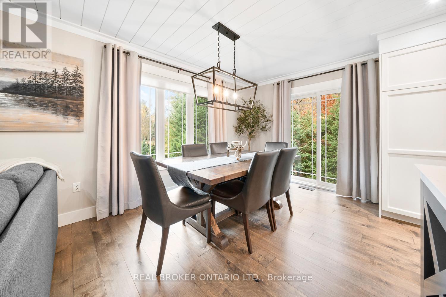 Photo 18 of 8 Crystalwood Lane, Springwater ON