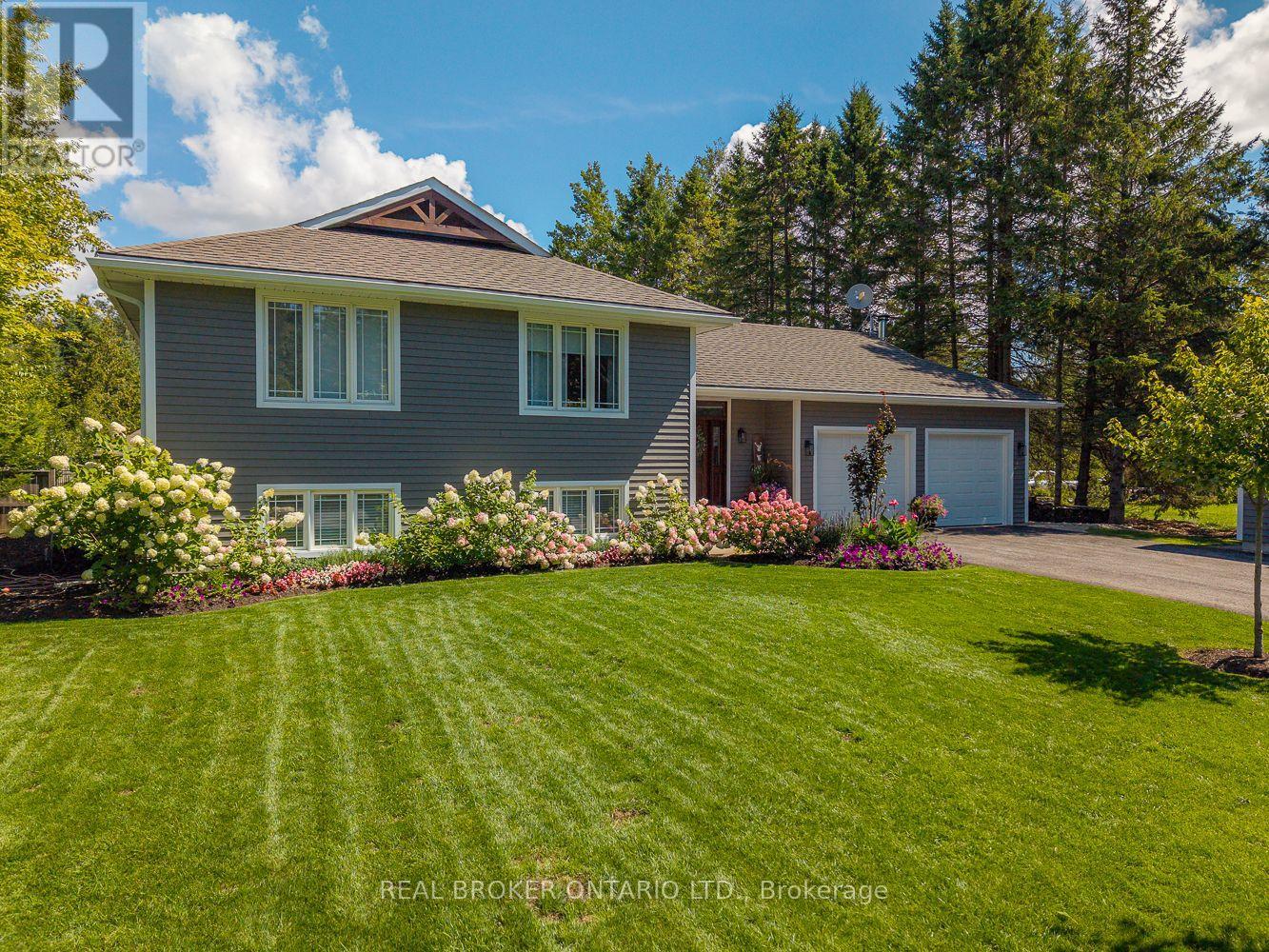 Photo 2 of 8 Crystalwood Lane, Springwater ON