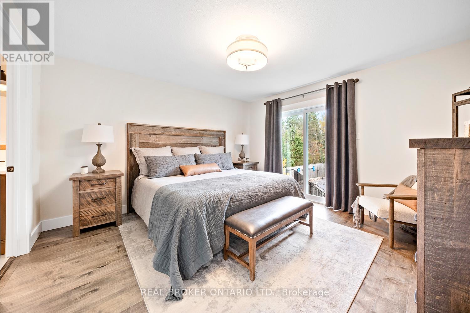Photo 20 of 8 Crystalwood Lane, Springwater ON