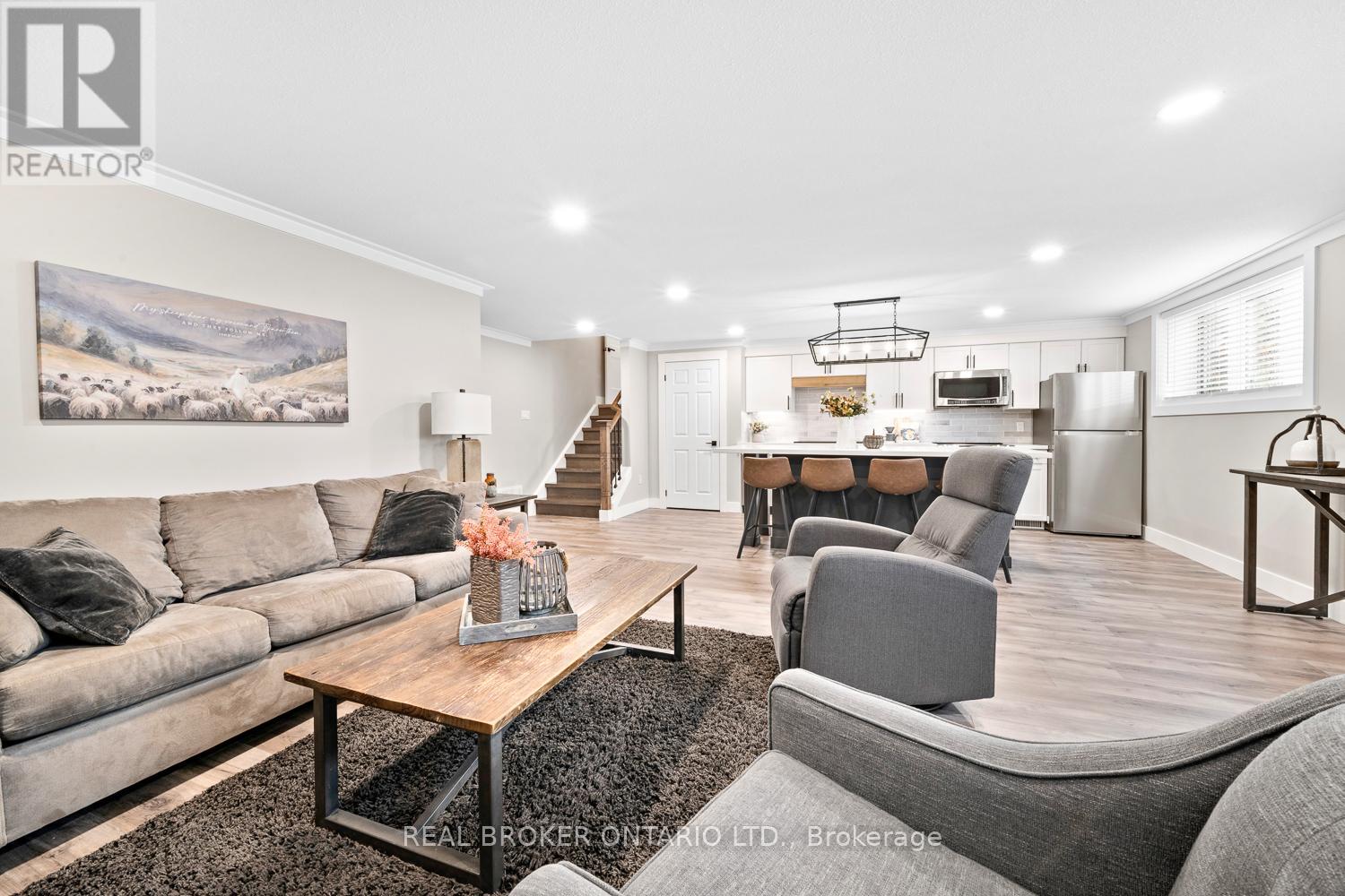 Photo 30 of 8 Crystalwood Lane, Springwater ON