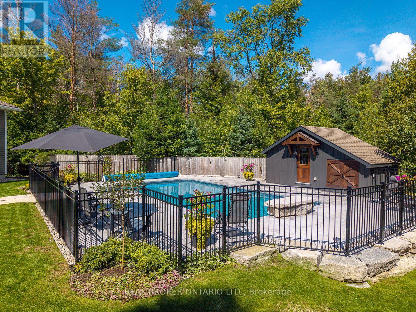 Photo 38 of 8 Crystalwood Lane, Springwater ON