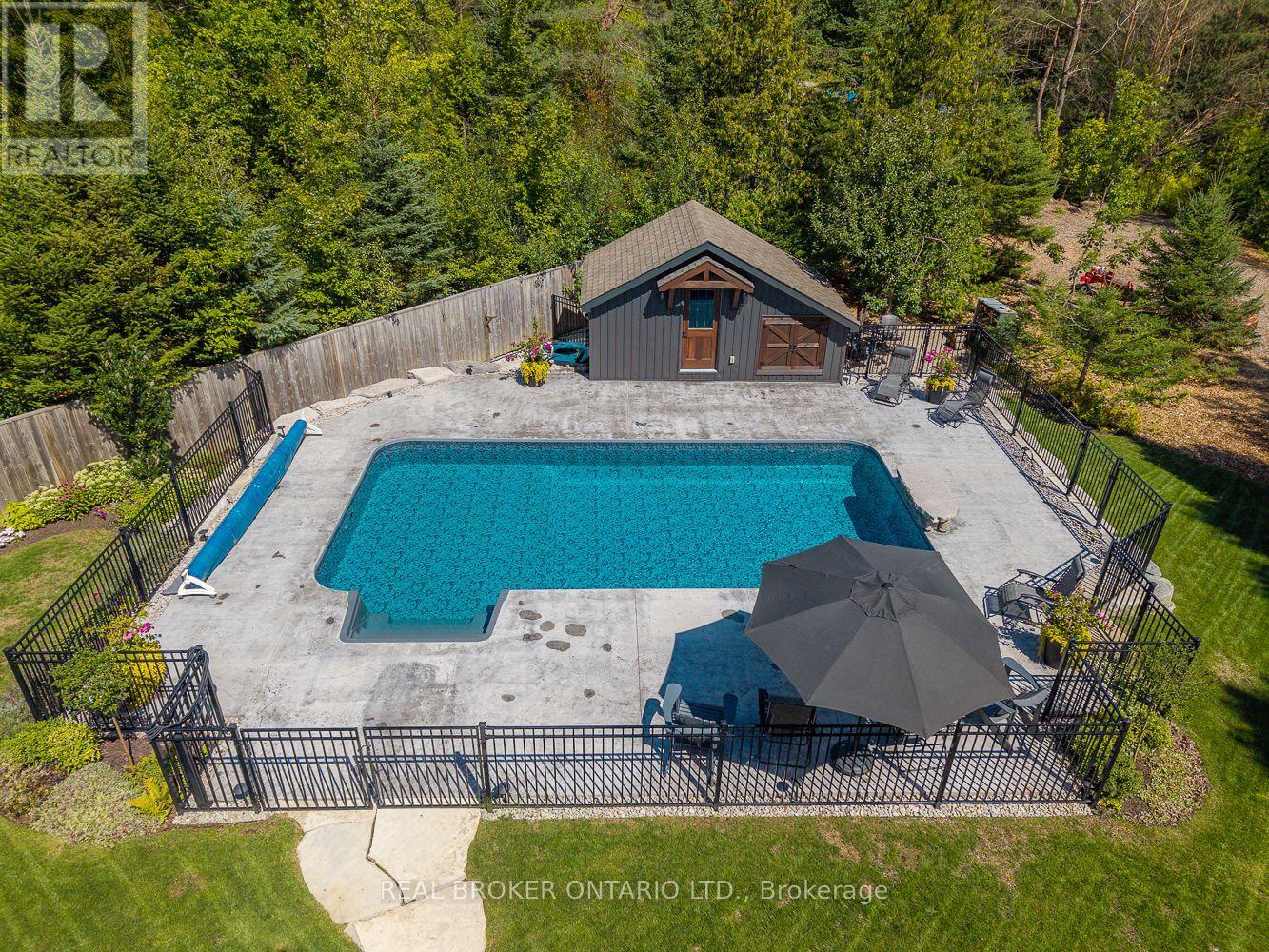 Photo 39 of 8 Crystalwood Lane, Springwater ON
