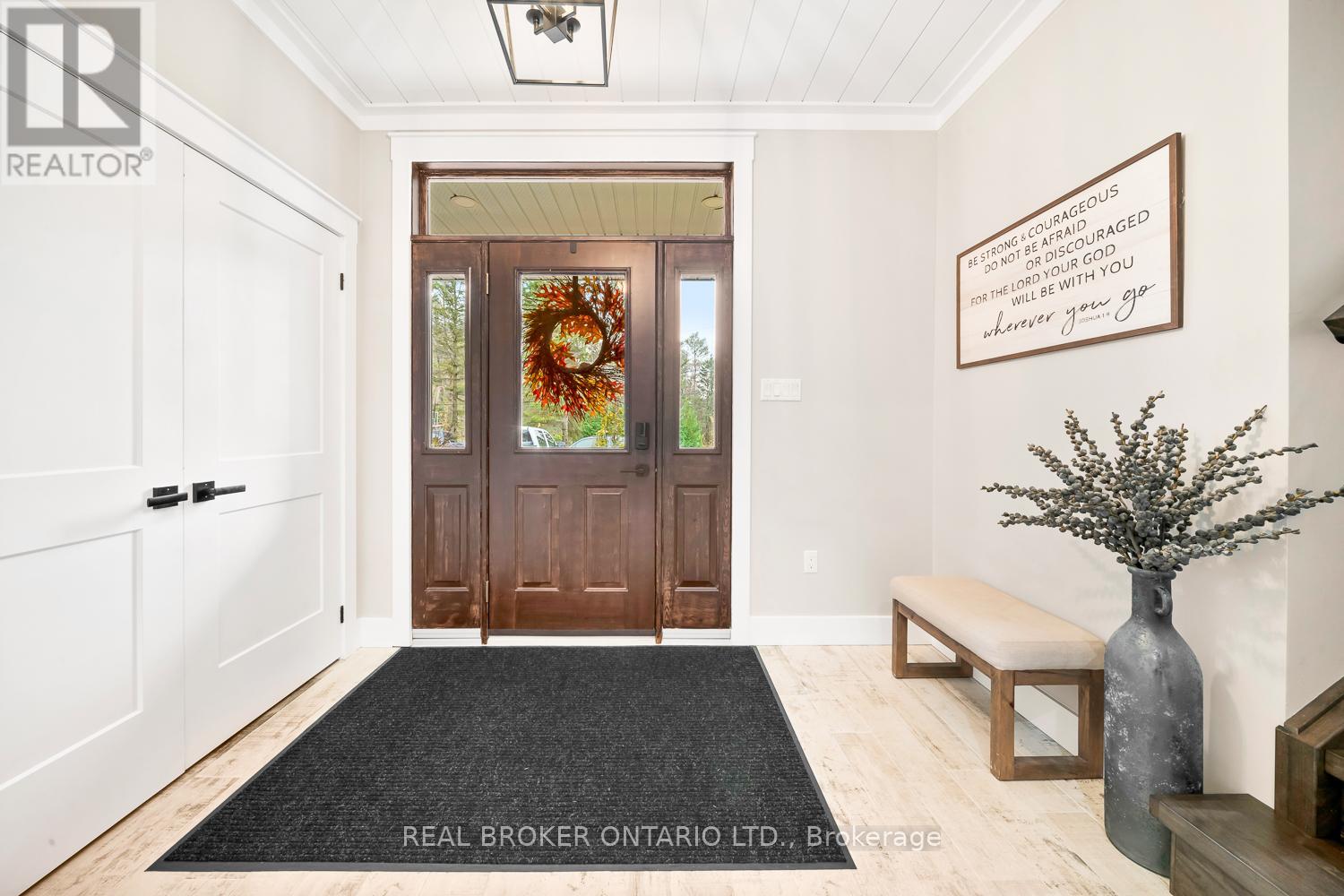 Photo 4 of 8 Crystalwood Lane, Springwater ON