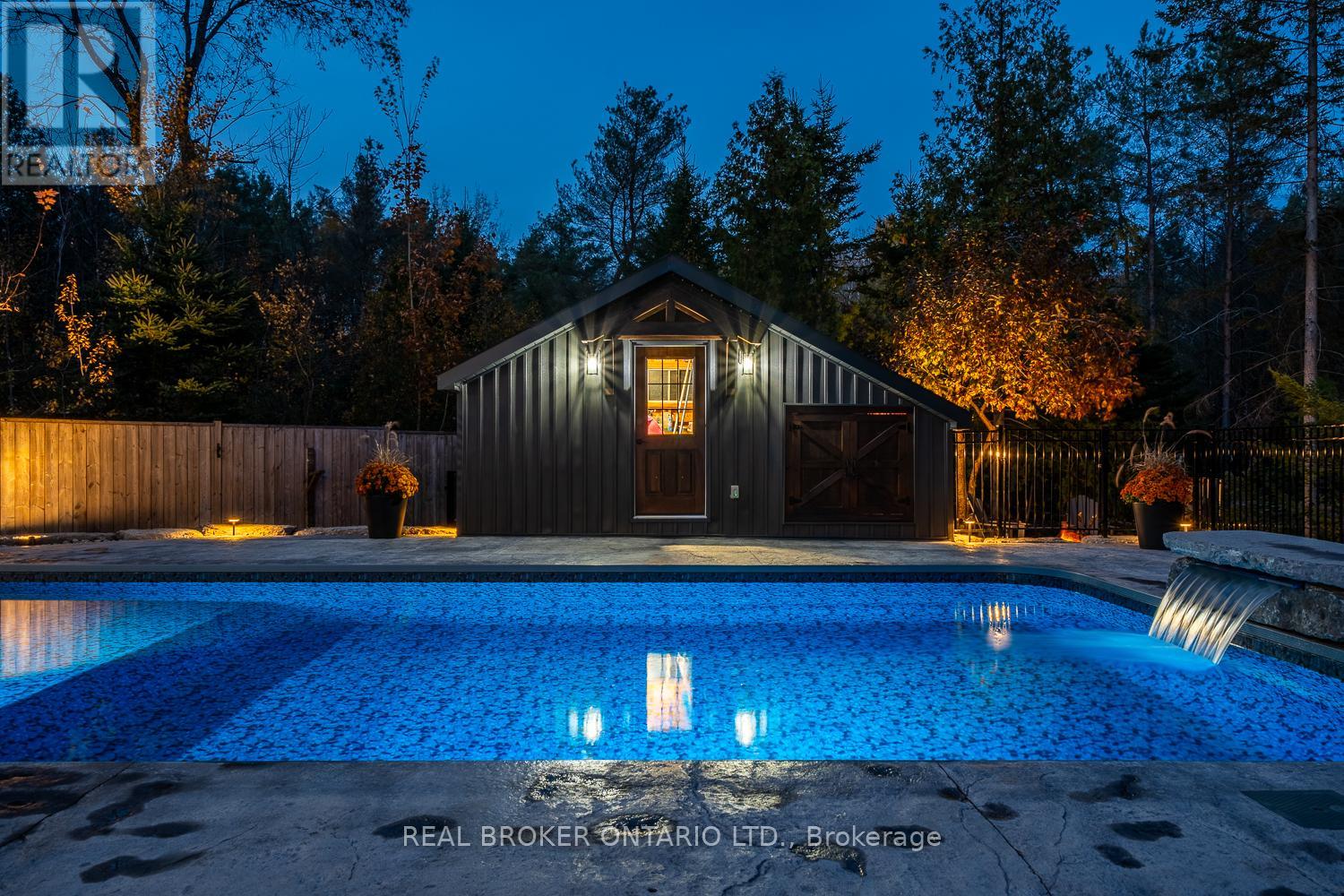 Photo 46 of 8 Crystalwood Lane, Springwater ON