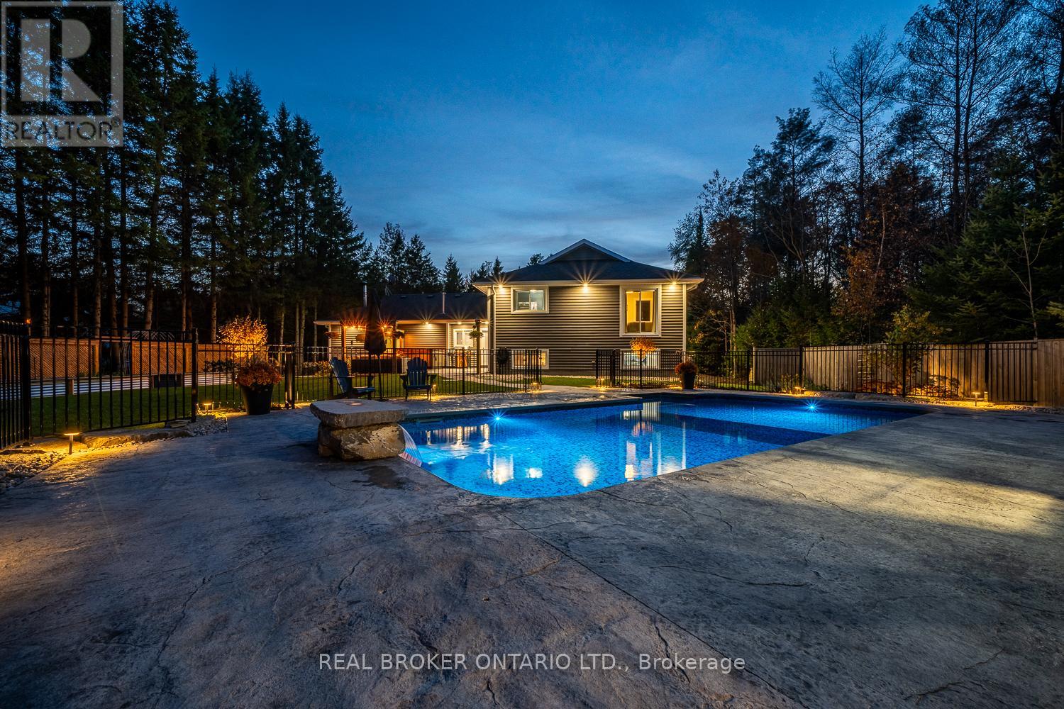 Photo 47 of 8 Crystalwood Lane, Springwater ON
