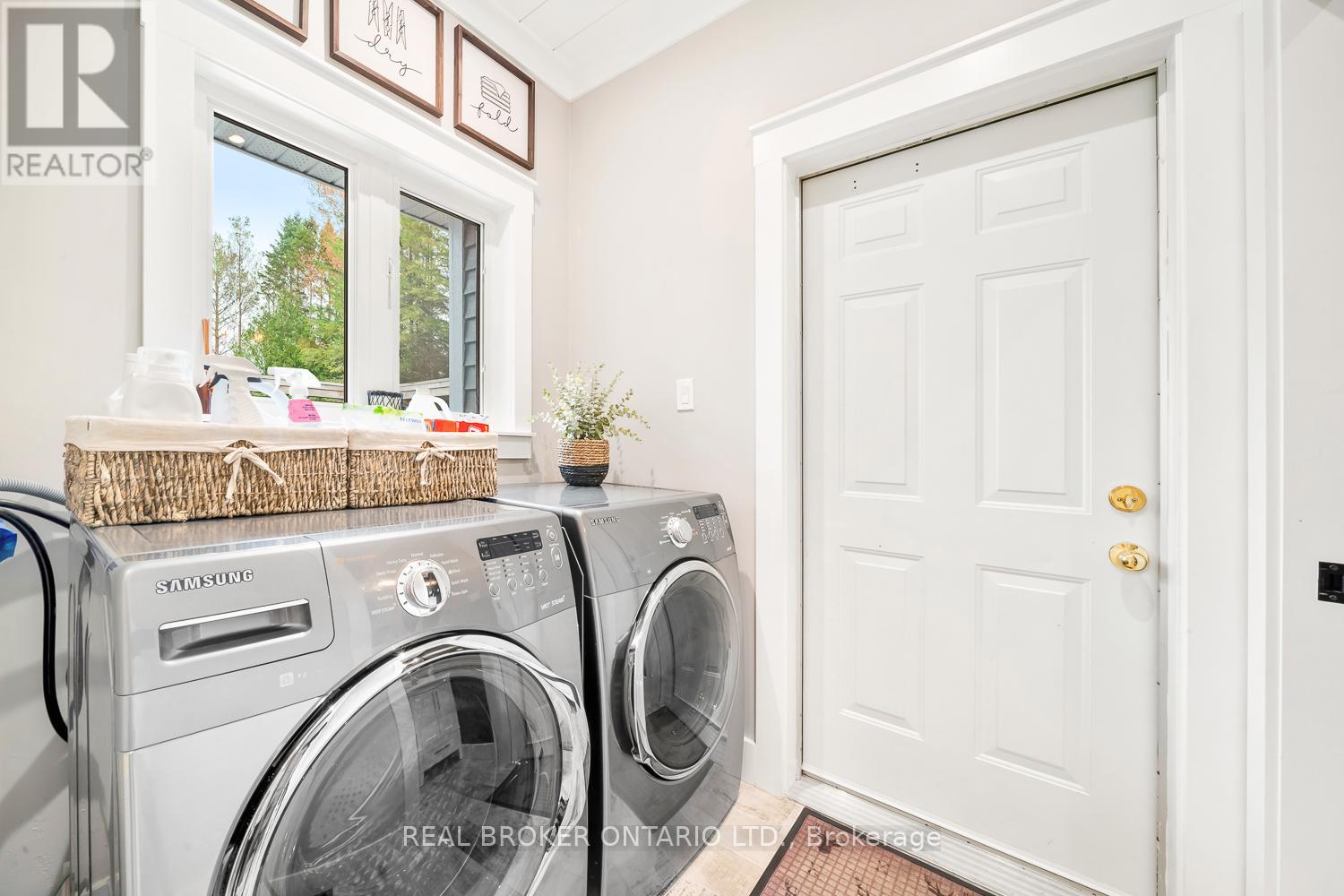 Photo 6 of 8 Crystalwood Lane, Springwater ON