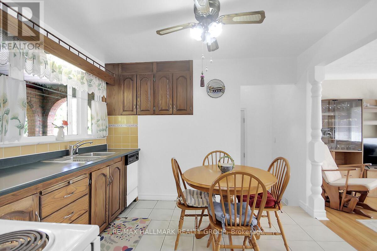 Photo 13 of 1124 Guertin Avenue, Ottawa ON